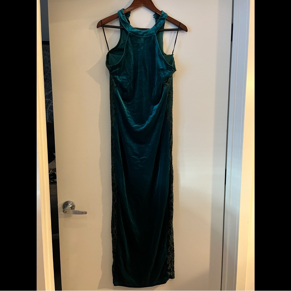 SHEIN Belle Plus Scroll Pattern Halter Neck Slit Back Velvet Prom Dress